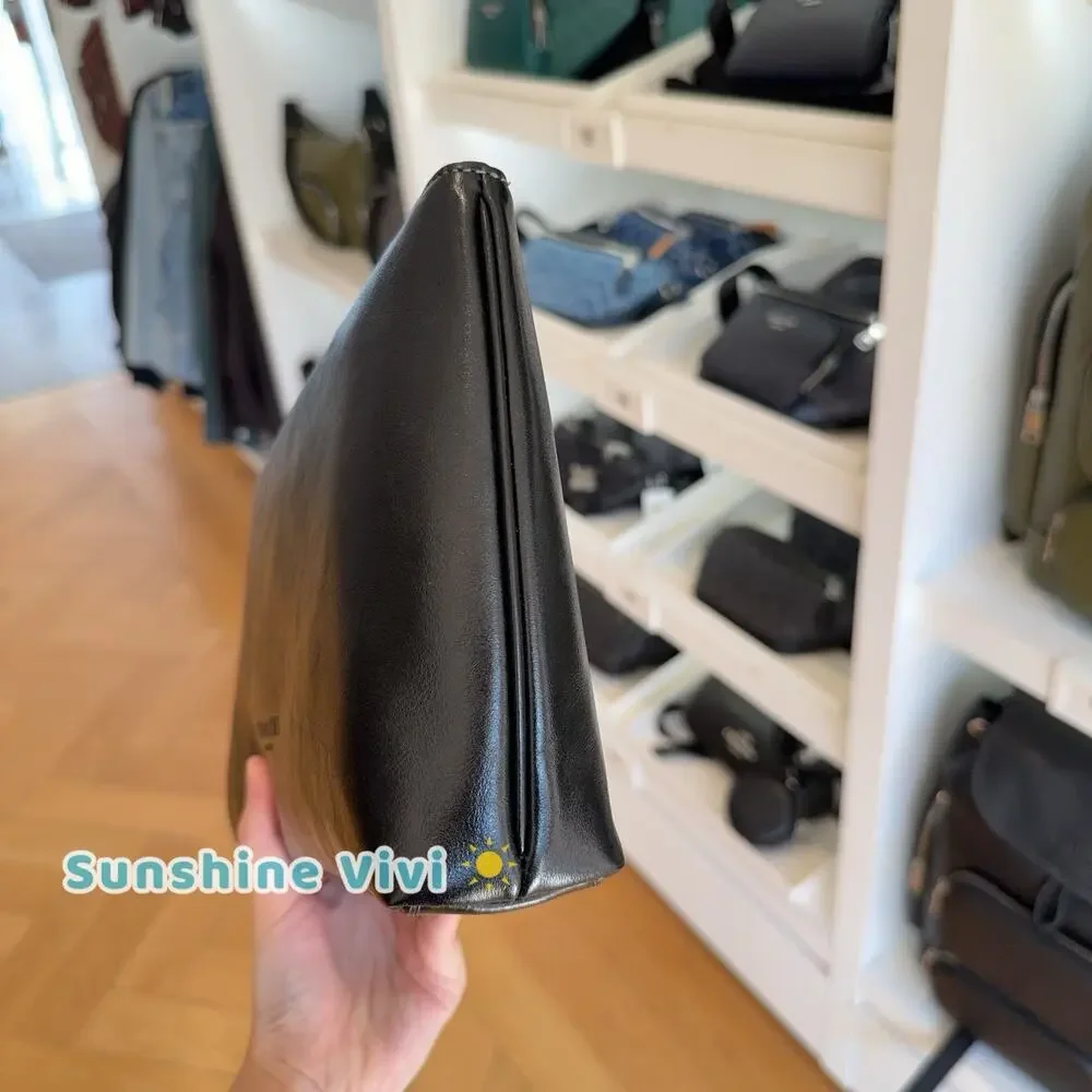 NWT Coach Pouch with charm Silver/Black CEB50 Shiny smooth refined calf leather - Picture 3 of 8